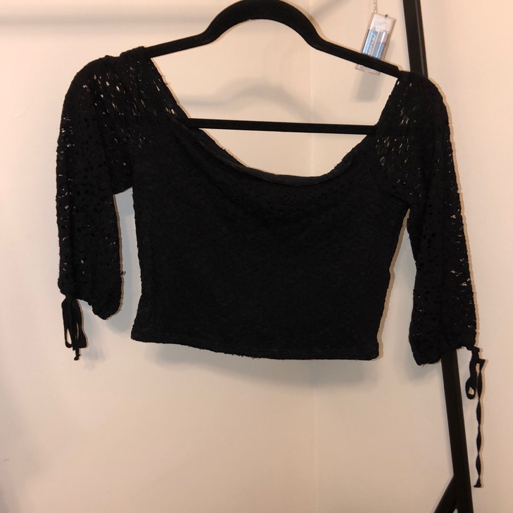 hollister off the shoulder crop top